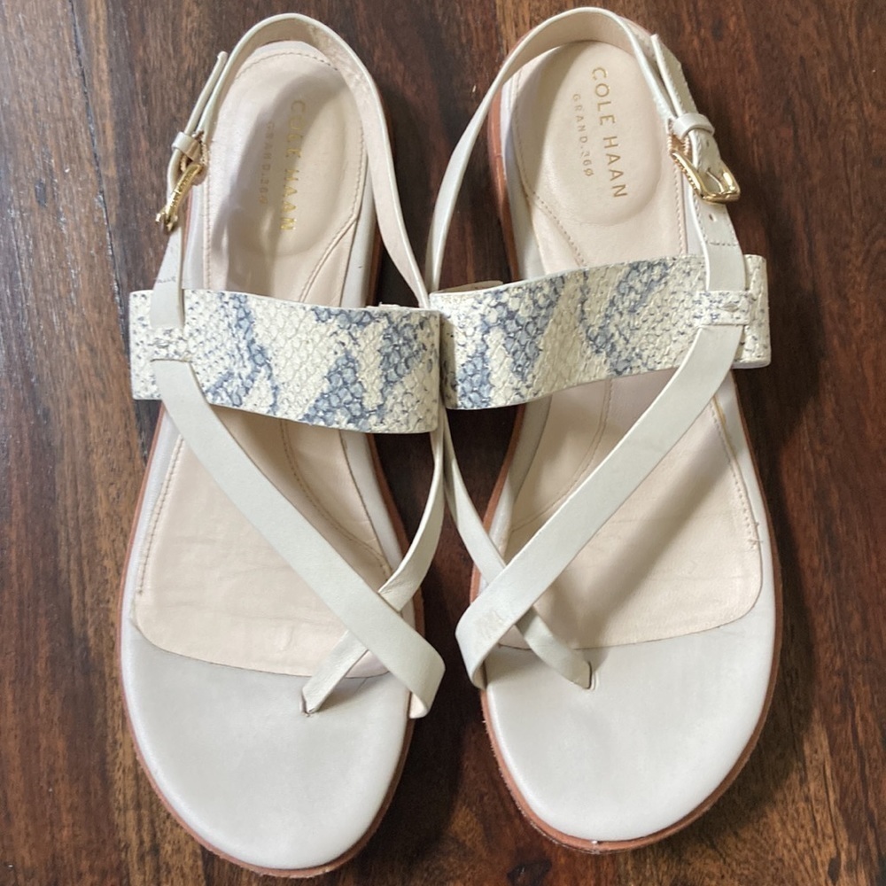 Sz 8.5 Women’s Cole Haan Sandals So Comfy! Ivory w/Snakeskin Detail Ankle Strap - Picture 3 of 5